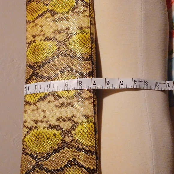 VICTORIA'S SECRET PYTHON TOTE - Picture 6 of 8